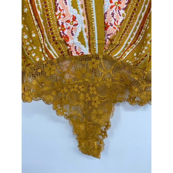 Intimately Free People Womens Gold Patterned Blouse Bodysuit NEW Size XS - Picture 13 of 15